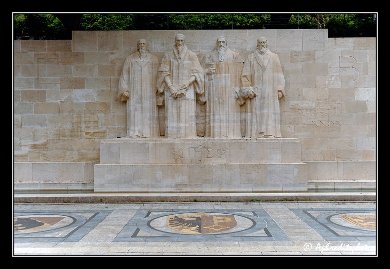 143 Le monument aux réformateurs Farel, Calvin, Beze et Knox  